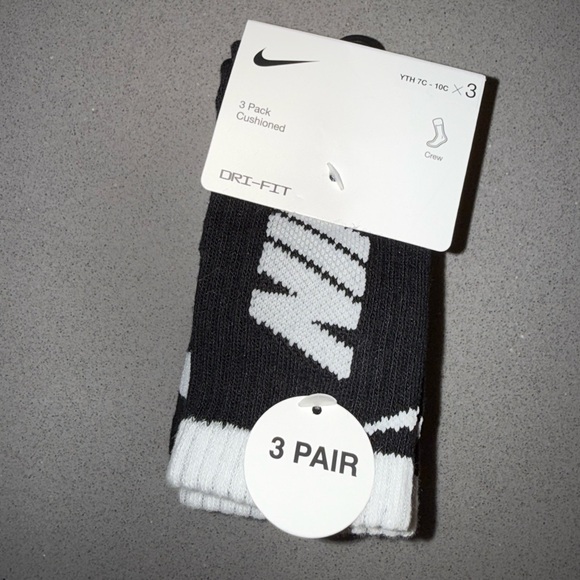 NWT Nike (7c-10c) Brand New Black and White 3 Pack Cushioned Dri Fit Socks - Picture 1 of 3